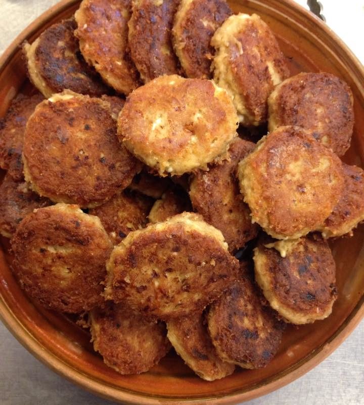 Fiskefrikadeller med fløde og æg